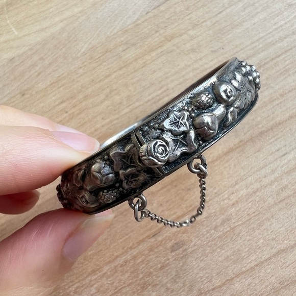 Vintage Art Nouveau Flowers Repousse 925 Sterling Silver hinged bangle bracelet - Picture 7 of 13